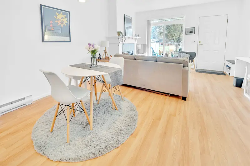 56 2422 HAWTHORNE AVENUE - photo 3 of 24