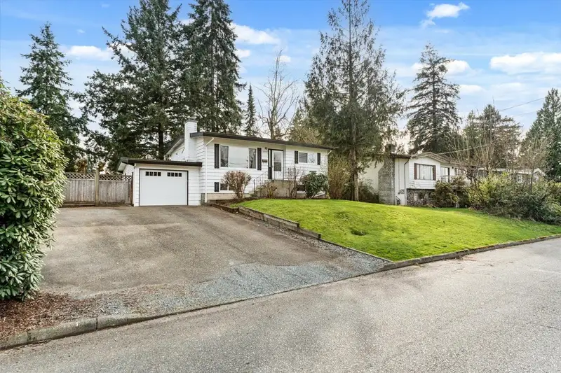 34508 ETON CRESCENT - photo 2 of 25