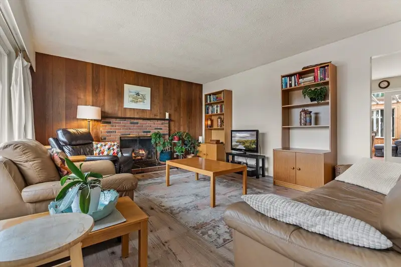 34508 ETON CRESCENT - photo 3 of 25