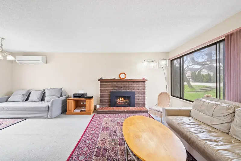 8406 NO. 1 ROAD - photo 2 of 22