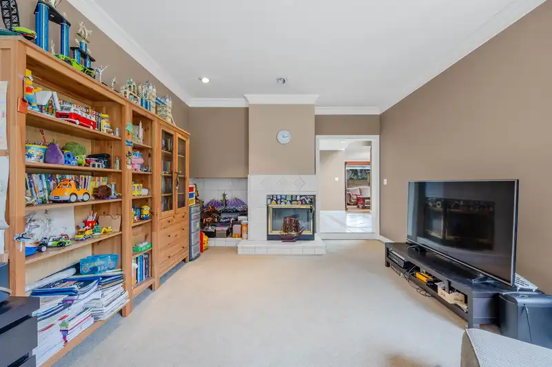 2443 150 STREET - photo 4 of 15
