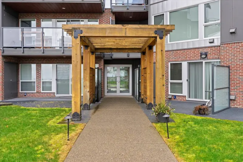 209 378 ESPLANADE AVENUE - photo 3 of 25