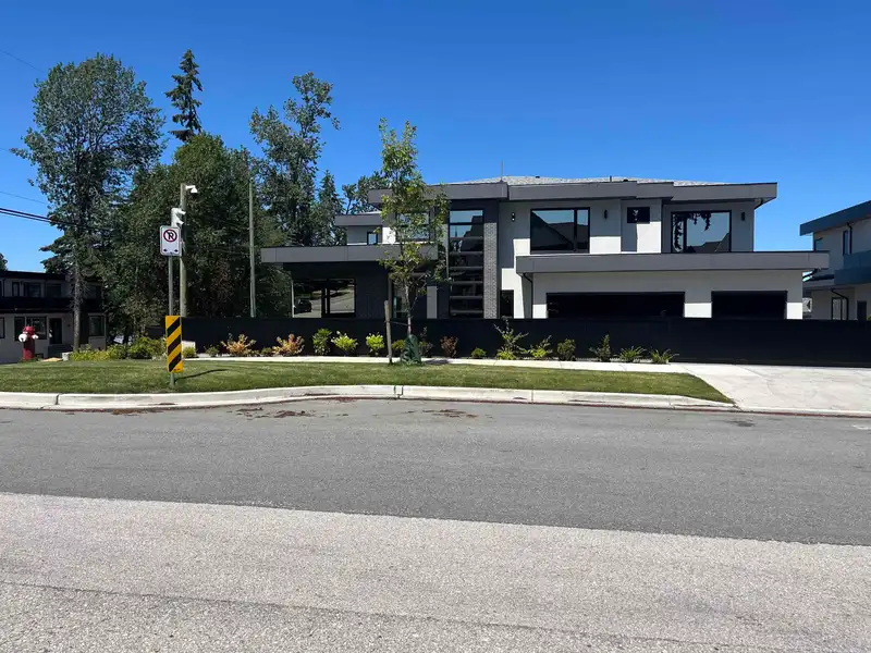16411 28 AVENUE - photo 1 of 18