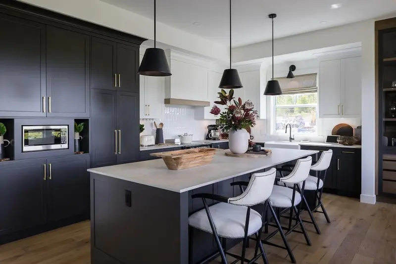 19667 76B AVENUE - photo 2 of 25