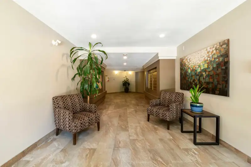 208 15185 22 AVENUE - photo 3 of 40