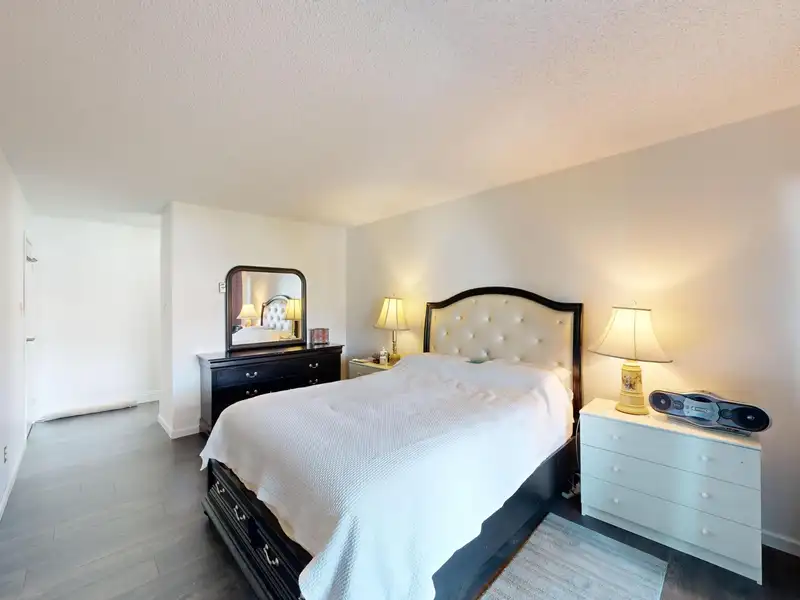 303 15275 19 AVENUE - photo 3 of 31