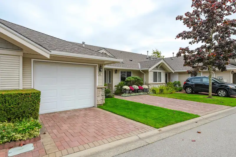 6 17516 4 AVENUE - photo 1 of 36