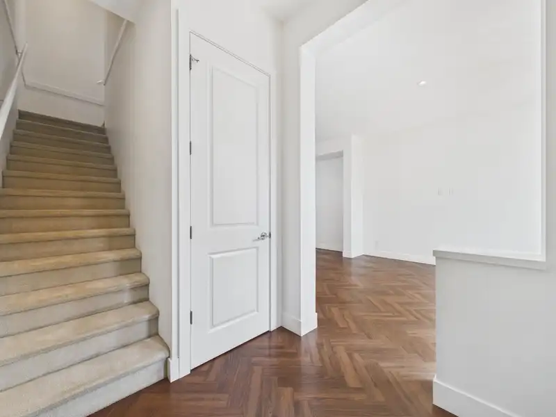 20 15938 27 AVENUE - photo 4 of 38