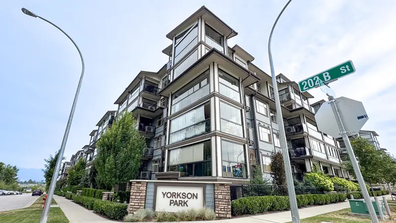 407 8526 202B STREET - photo 1 of 25