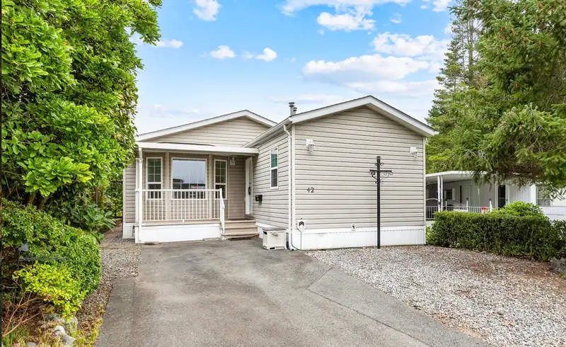 42 1840 160 STREET - photo 2 of 29