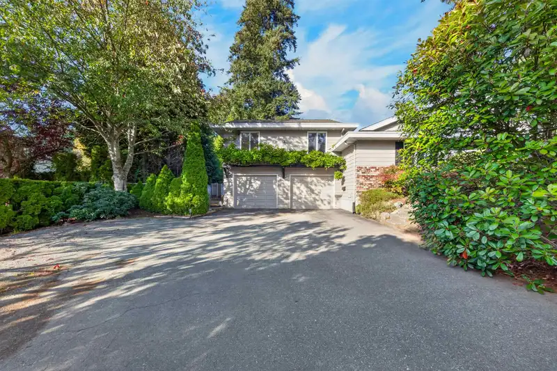 14387 24A AVENUE - photo 3 of 40