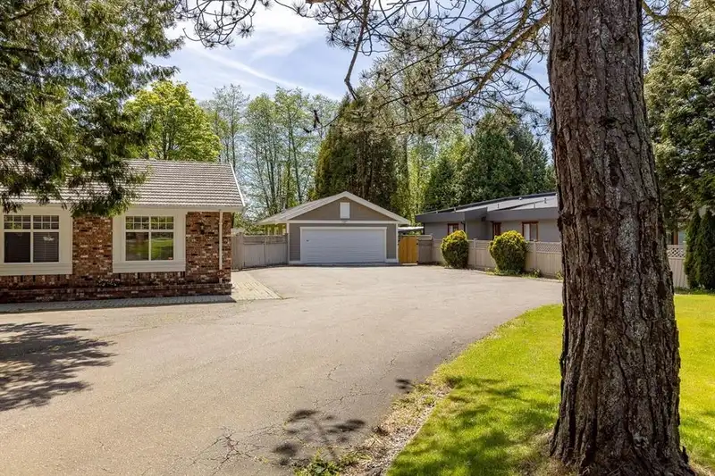 17078 21 AVENUE - photo 3 of 40