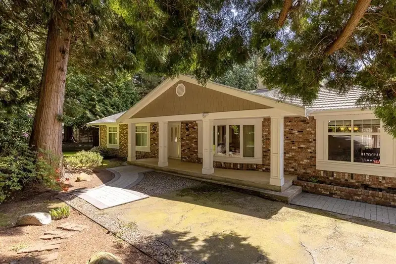 17078 21 AVENUE - photo 4 of 40