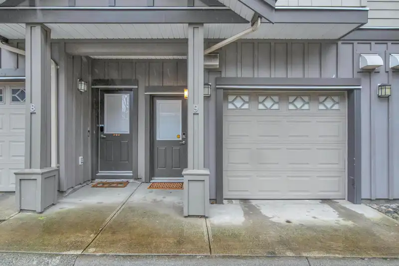 9 2979 156 STREET - photo 4 of 29