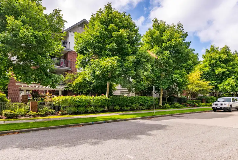 101 15188 22 AVENUE - photo 1 of 39