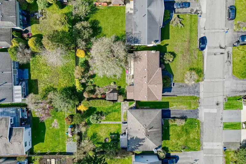 15530 OXENHAM AVENUE - photo 4 of 40