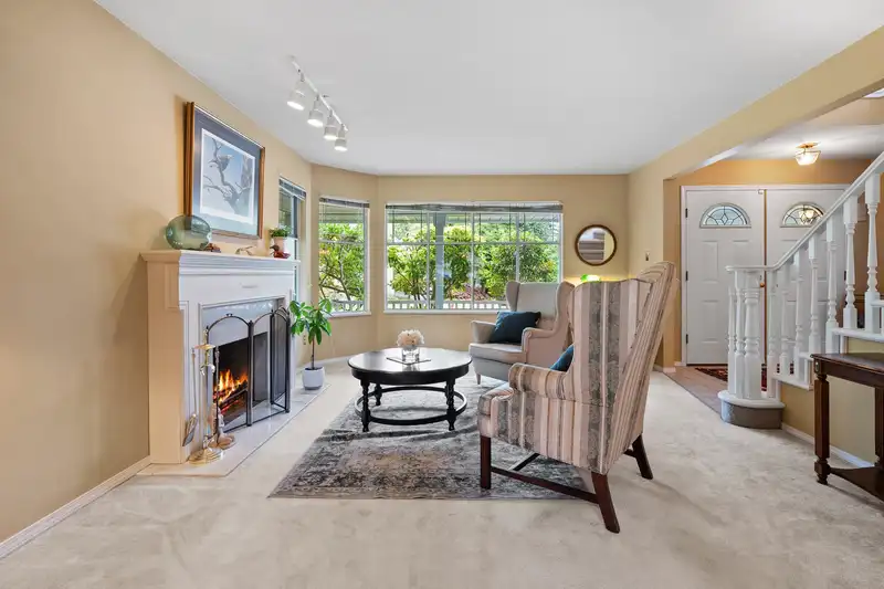 2304 151A STREET - photo 2 of 39