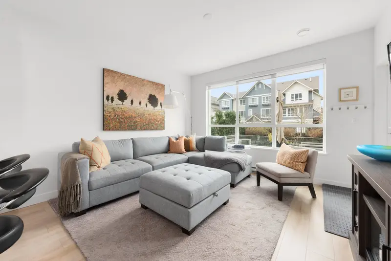 117 1792 STARLING DRIVE - photo 1 of 17