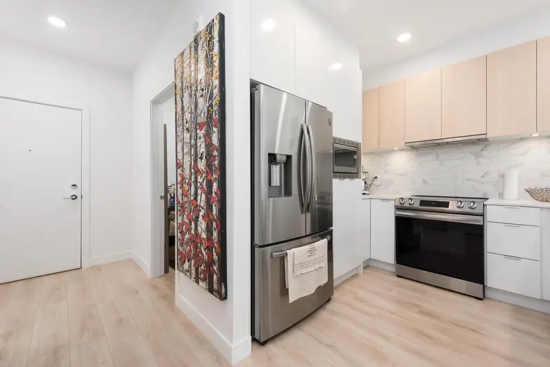 117 1792 STARLING DRIVE - photo 4 of 17