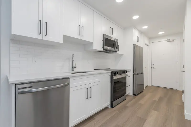 204 33820 SOUTH FRASER WAY - photo 2 of 16