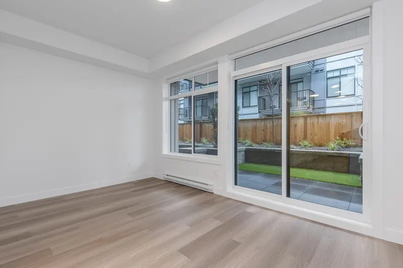 204 33820 SOUTH FRASER WAY - photo 3 of 16