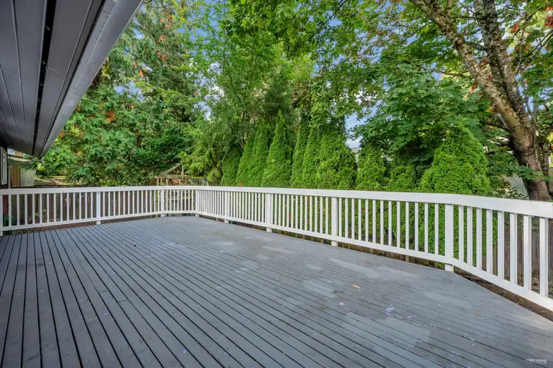 2325 124 STREET - photo 3 of 5