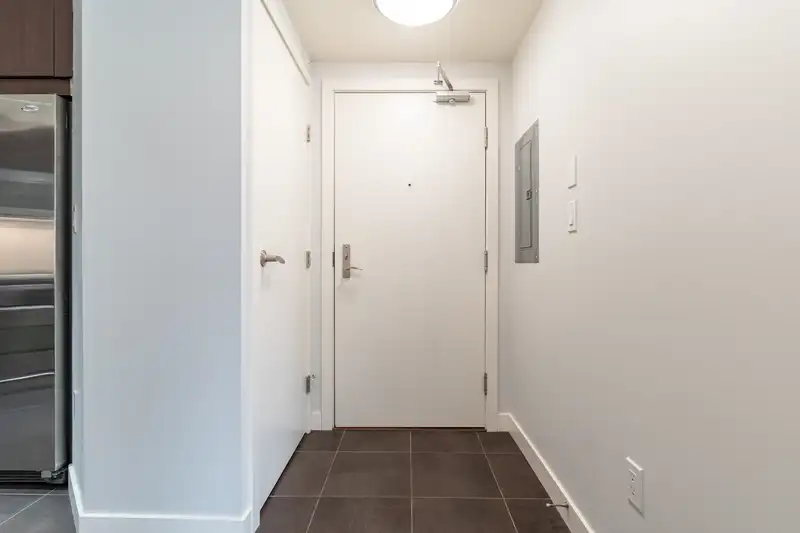 203 2940 KING GEORGE BOULEVARD - photo 4 of 32