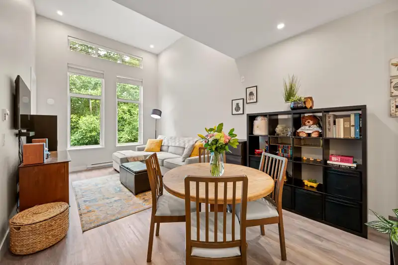 404 15436 31 AVENUE - photo 3 of 39