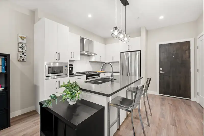 404 15436 31 AVENUE - photo 4 of 39