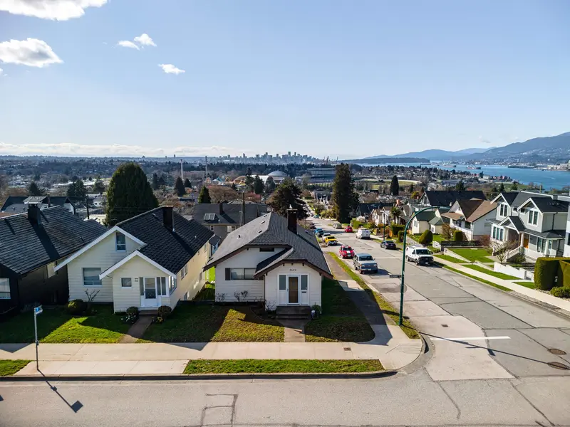 3690 DUNDAS STREET - photo 3 of 25