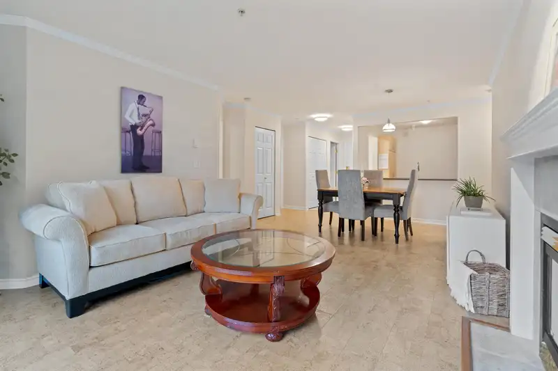302 15325 17 AVENUE - photo 3 of 18