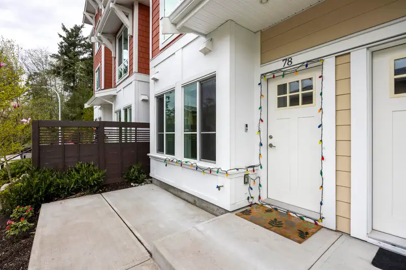 78 16561 17A AVENUE - photo 3 of 32