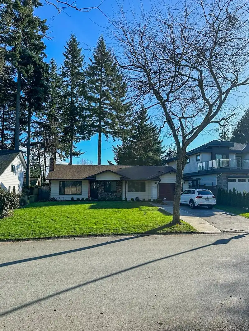 15324 22 AVENUE - photo 1 of 11