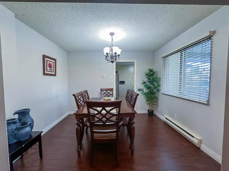 15324 22 AVENUE - photo 2 of 11
