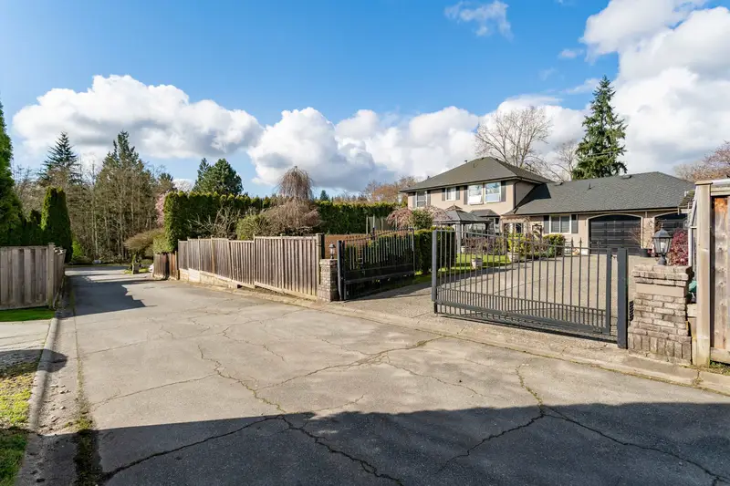 7930 144 STREET - photo 4 of 25