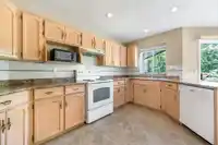 16392 11 AVENUE - thumbnail 12