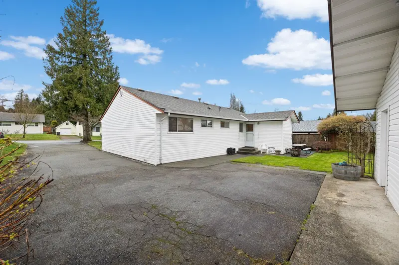 11060 WREN CRESCENT - photo 4 of 25