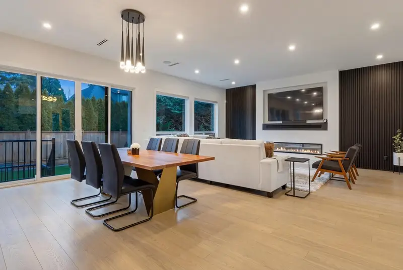 13125 14 AVENUE - photo 3 of 25