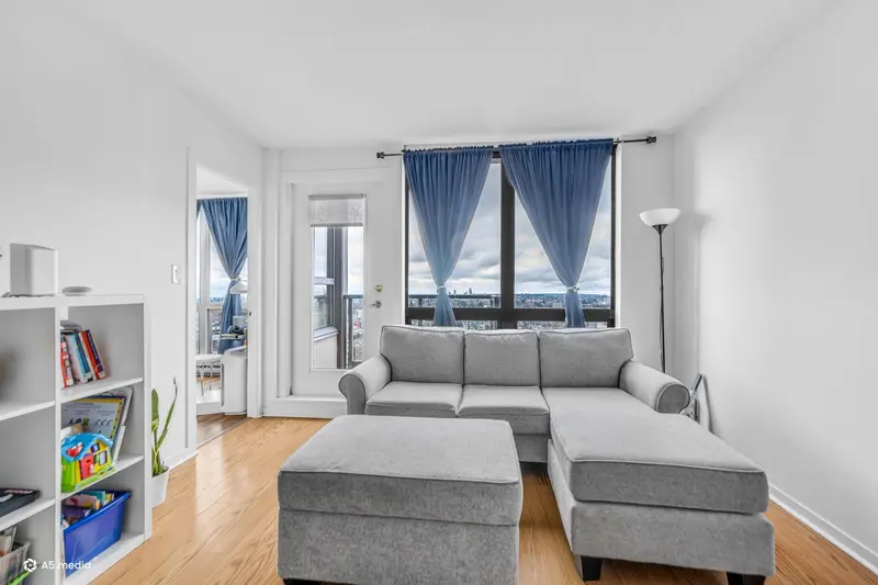 2508 3663 CROWLEY DRIVE - photo 2 of 25