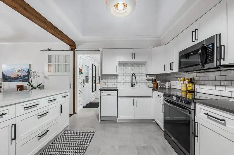12734 16 AVENUE - photo 2 of 29