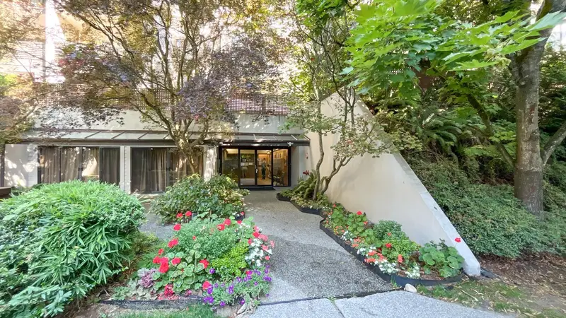 416 1945 WOODWAY PLACE - photo 2 of 23