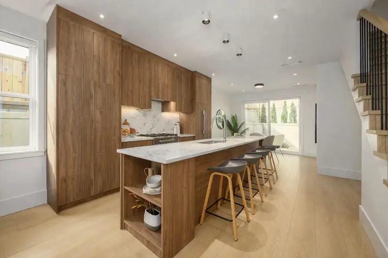 101 1125 CARTIER AVENUE - photo 2 of 25