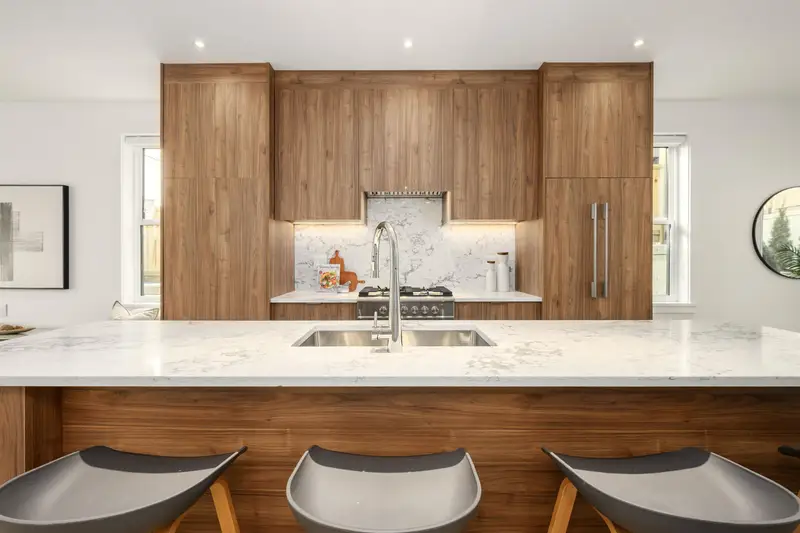 101 1125 CARTIER AVENUE - photo 3 of 25