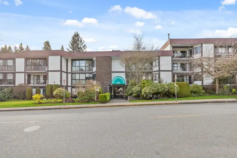 104 1521 BLACKWOOD STREET - photo 1 of 37
