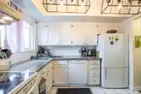 301 1390 MARTIN STREET - thumbnail 12