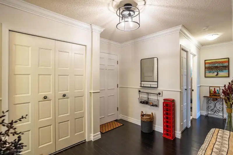 301 1390 MARTIN STREET - photo 3 of 25