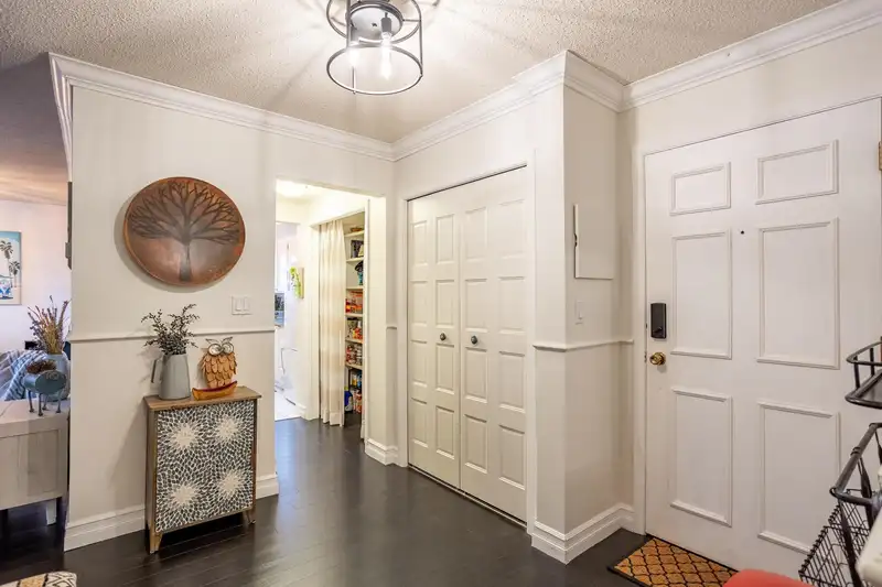 301 1390 MARTIN STREET - photo 4 of 25