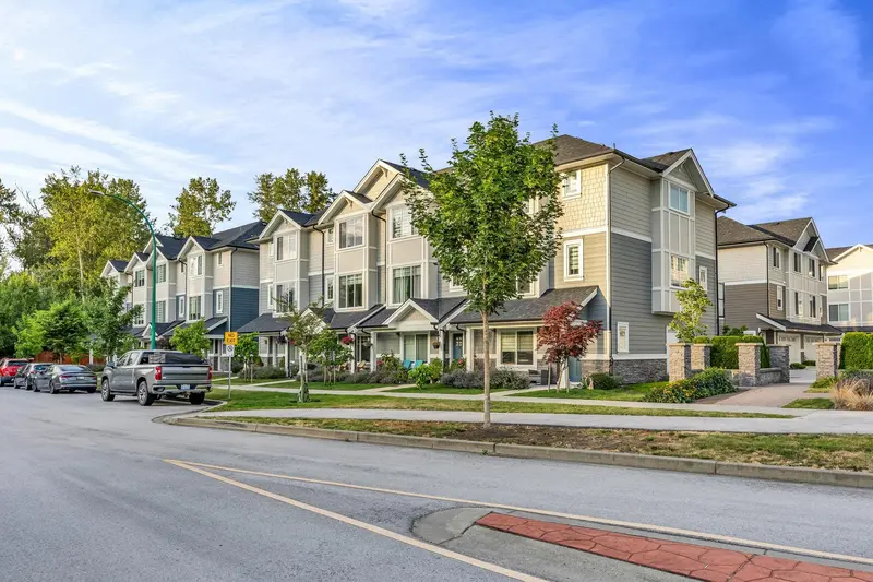 19 19483 74 AVENUE - photo 2 of 25