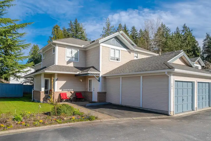 101 14154 103 AVENUE - photo 1 of 25