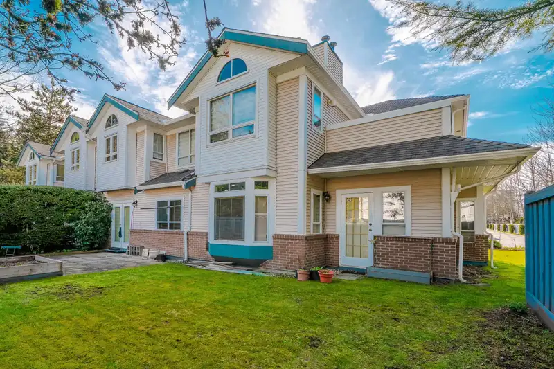 101 14154 103 AVENUE - photo 3 of 25